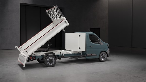 designed for professionals - Renault Master Tipper and Flatbed