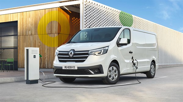 NEW RENAULT TRAFIC VAN E-TECH 100% ELECTRIC, YOUR BUSINESS EVOLVES